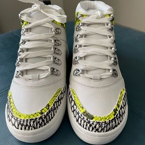 VINCE CAMUTO SAMPHY HIGH TOP SNEAKER